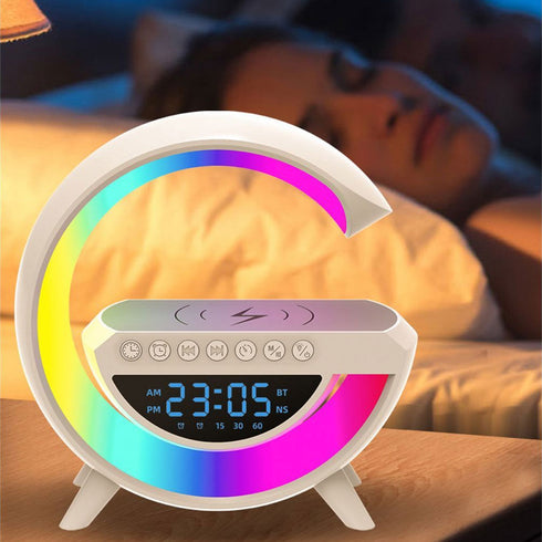 Lampa Smart LED RGB si Incarcator Wireless 15W, Lumini Ambientale, Sincronizare muzicala, Difuzor 5W, Muzica Bluetooth, USB, FM Radio, MicroSD, AUX, Afisaj Ceas Digital, Alarma, Alb